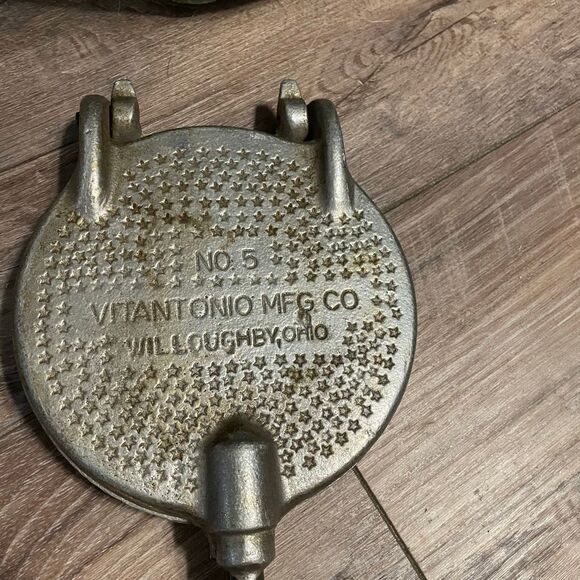 Vtg Vitantonio No.5 Cast Iron Pizzelle Cookie Iron Wooden Handle Willoughby Ohio - Picture 3 of 8